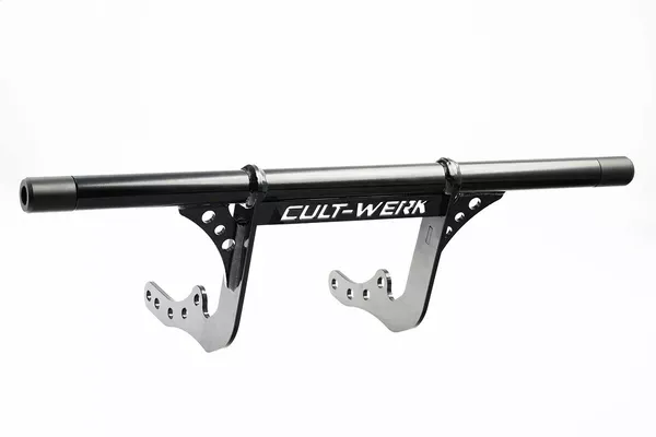 Defensa de motor Clubstyle CULT WERK CRASHBAR CLUBSTYLE FRONT BLACK para Harley Davidson SOFTAIL M8