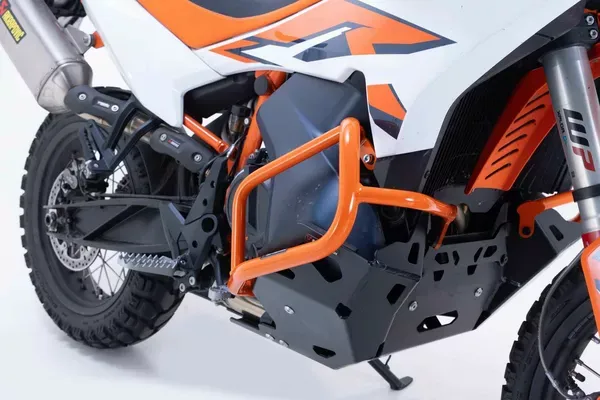 Defensa SW-MOTECH Protecciones laterales de motor. Naranja. KTM 790 Adv (23-), 890 Adv/R (22-).