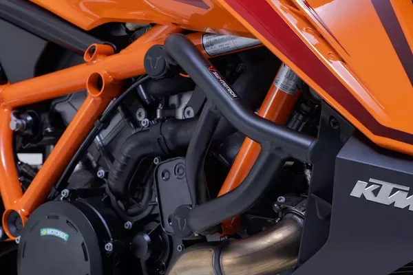 Defensa SW-MOTECH Protecciones laterales de motor. Negro. KTM 1390 Super Duke R/EVO (23-).