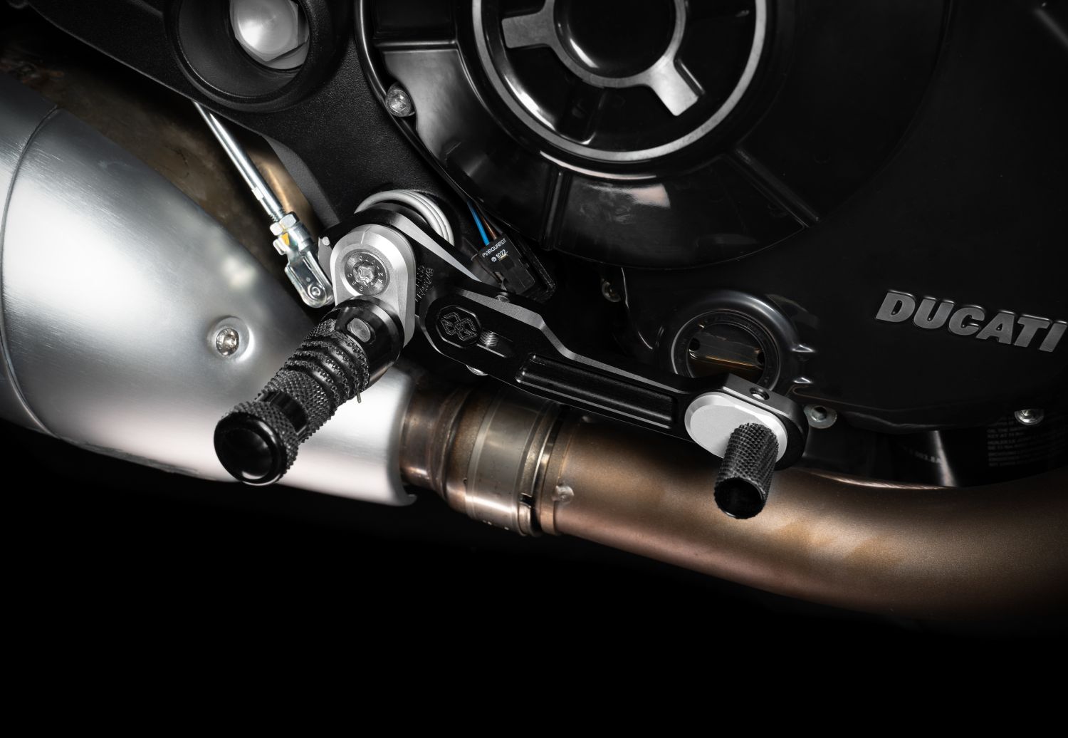 Estriberas GILLES TOOLING REARSET RCT10GT DUCATI SCRAMBLER BK/SL