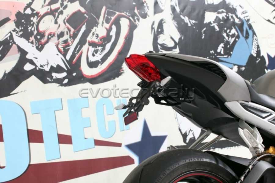 PORTA MATRÍCULA DE ALUMINIO AJUSTABLE EVOTECH TRIUMPH STREET TRIPLE 765 R/ S/ RS 2017-2024