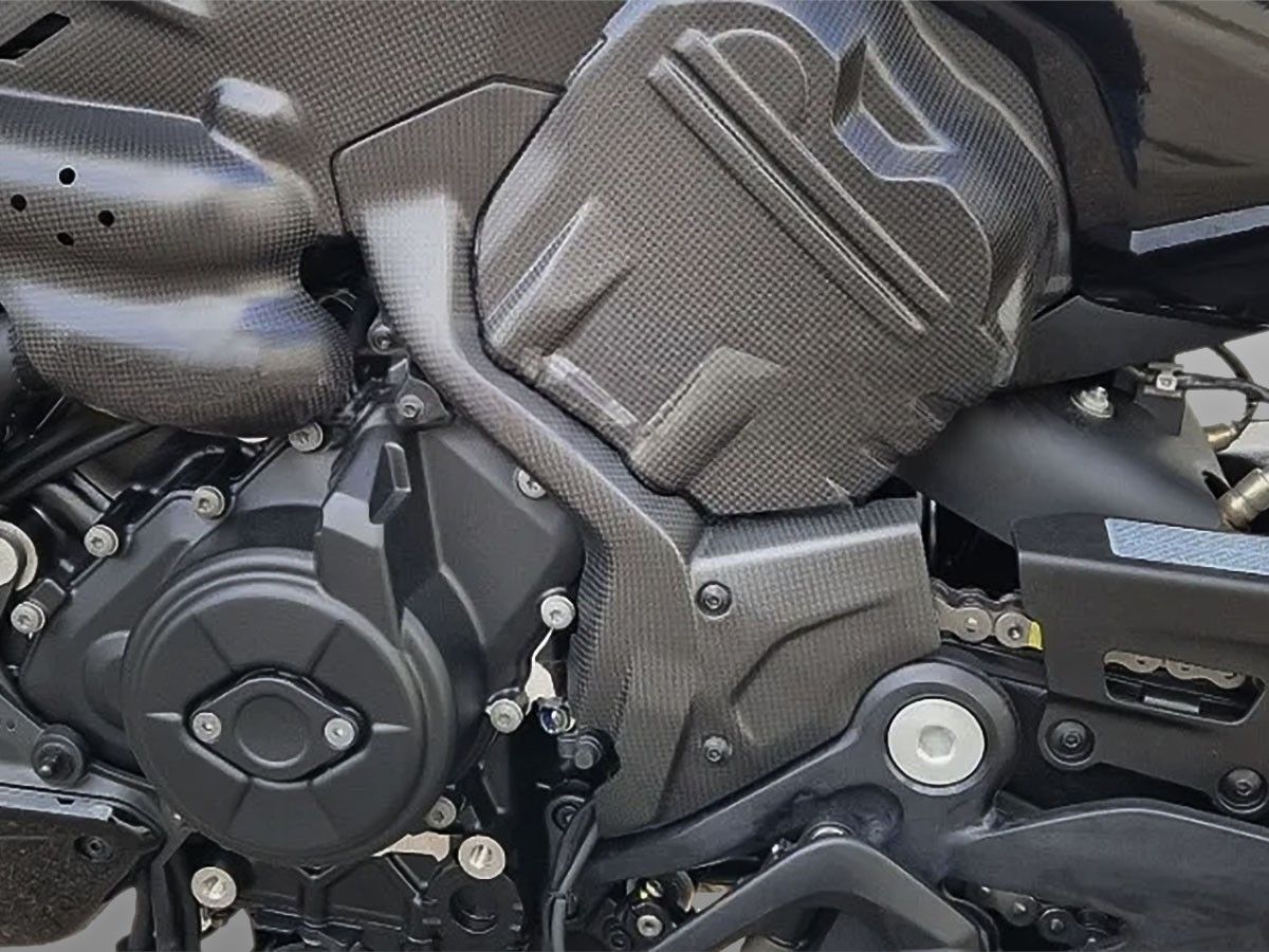 CRB172O - TAPA DE PIÑÓN DE CARBONO MATE DUCATI DIAVEL V4