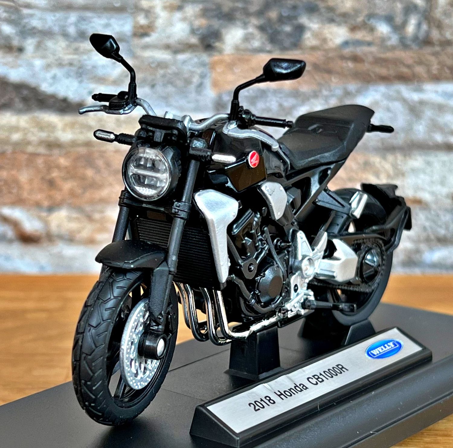 Maqueta Escala 1.18  HONDA CB1000R