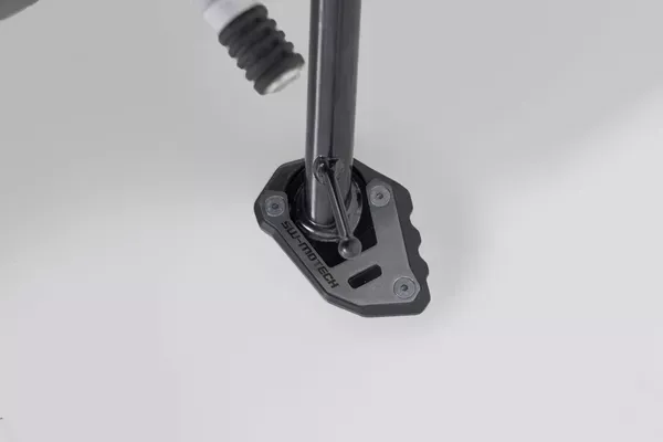 Ampliación apoyo caballete lateral SW-MOTECH  TRIUMPH SCRAMBLER 400X BLACK