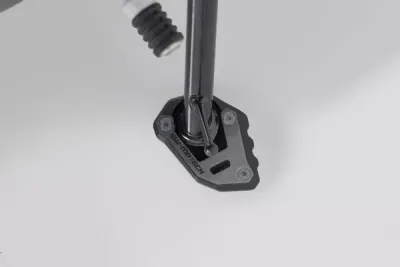 Ampliación apoyo caballete lateral SW-MOTECH  TRIUMPH SCRAMBLER 400X BLACK
