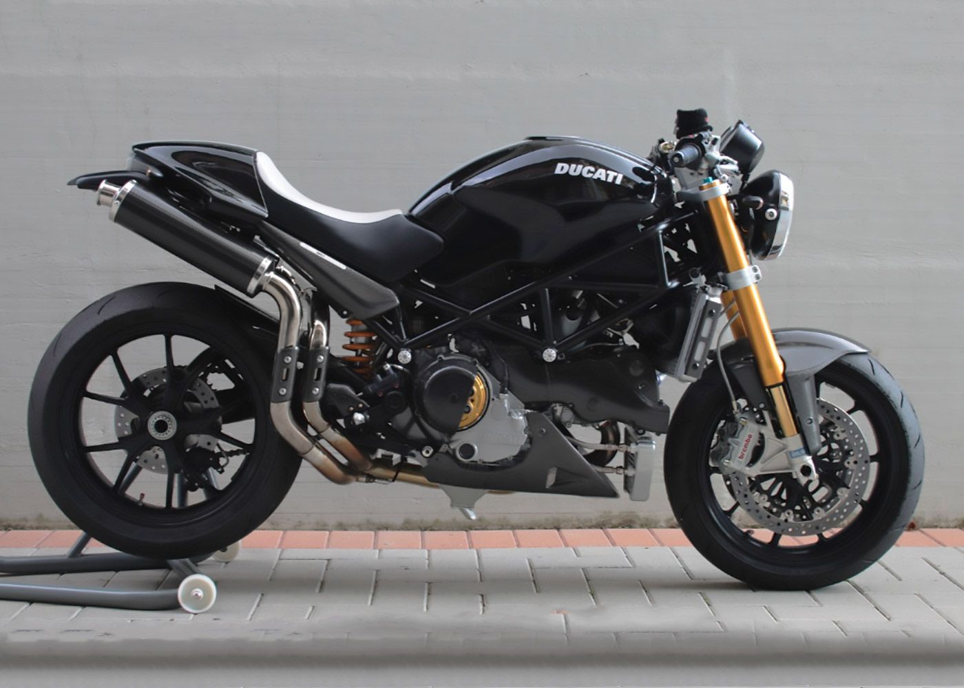 Spark Silenciadores en carbono REDONDOS con tubos de conexión para montaje ALTO (lado izquierdo y derecho) para Ducati Monster S2R 800-1000 / S4R (03-06)