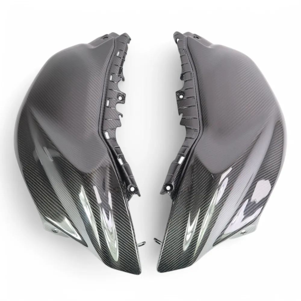 Pared lateral de la tapa del depósito carbono Ducati Monster 937/950 Stealth 2021-