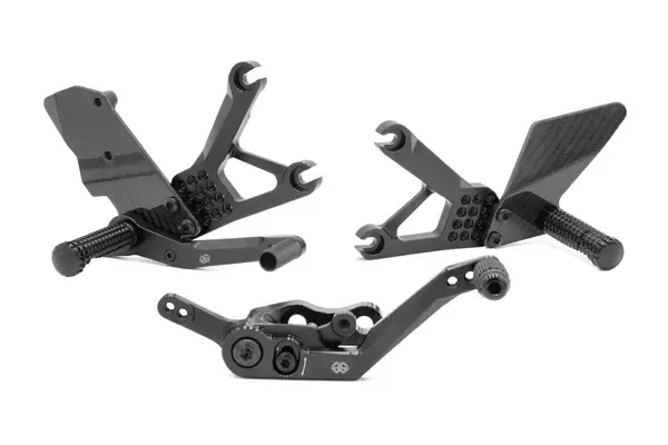 Estriberas GILLES TOOLING YAMAHA YZF-R1 ADJUSTABLE REARSET AS31GT3 BLK