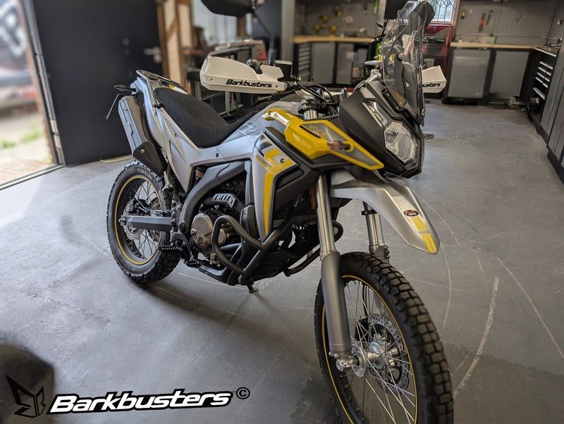 Kit de montaje paramanos BARKBUSTERS montaje de 2 puntos para VOGE 300 RALLY (( '23 en adelante) / VOGE DS525X ( '24 en adelante)