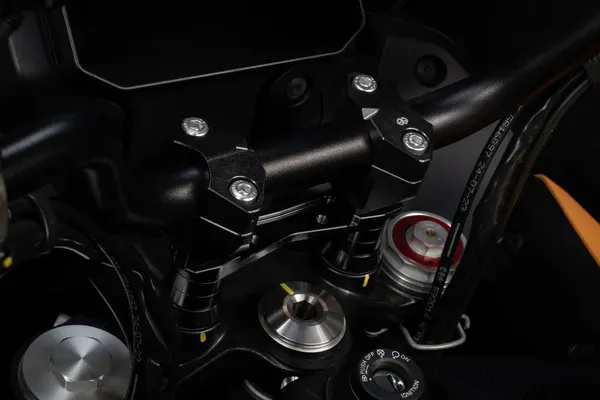 Elevador de manillar GILLES TOOLING MOTO GUZZI V100 STELVIO 2023 - 2DGT ADJ HANDLEBAR RISER
