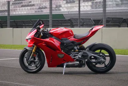 PAR DE SILENCIADORES AKRAPOVIC TITANIUM RACING DUCATI PERFORMANCE DUCATI PANIGALE V4/S 2025