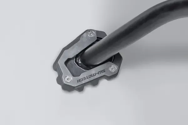 Extensión de base para caballete lateral SW-MOTECH Triumph Tiger 660/800 Sport (24-).
