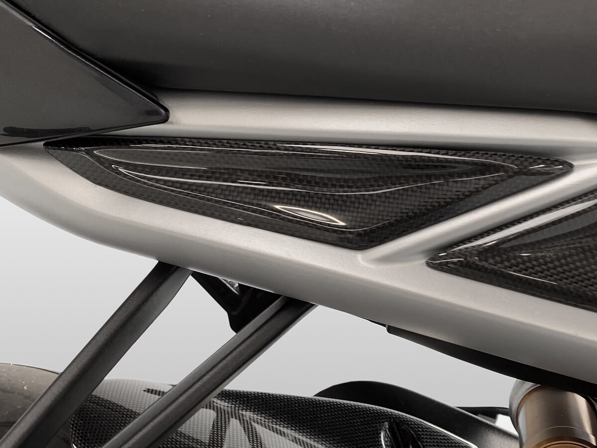 DUCABIKE CRB92L - TAPAS LATERALES DE CARBONO BRILLANTE TRIUMPH STREET TRIPLE