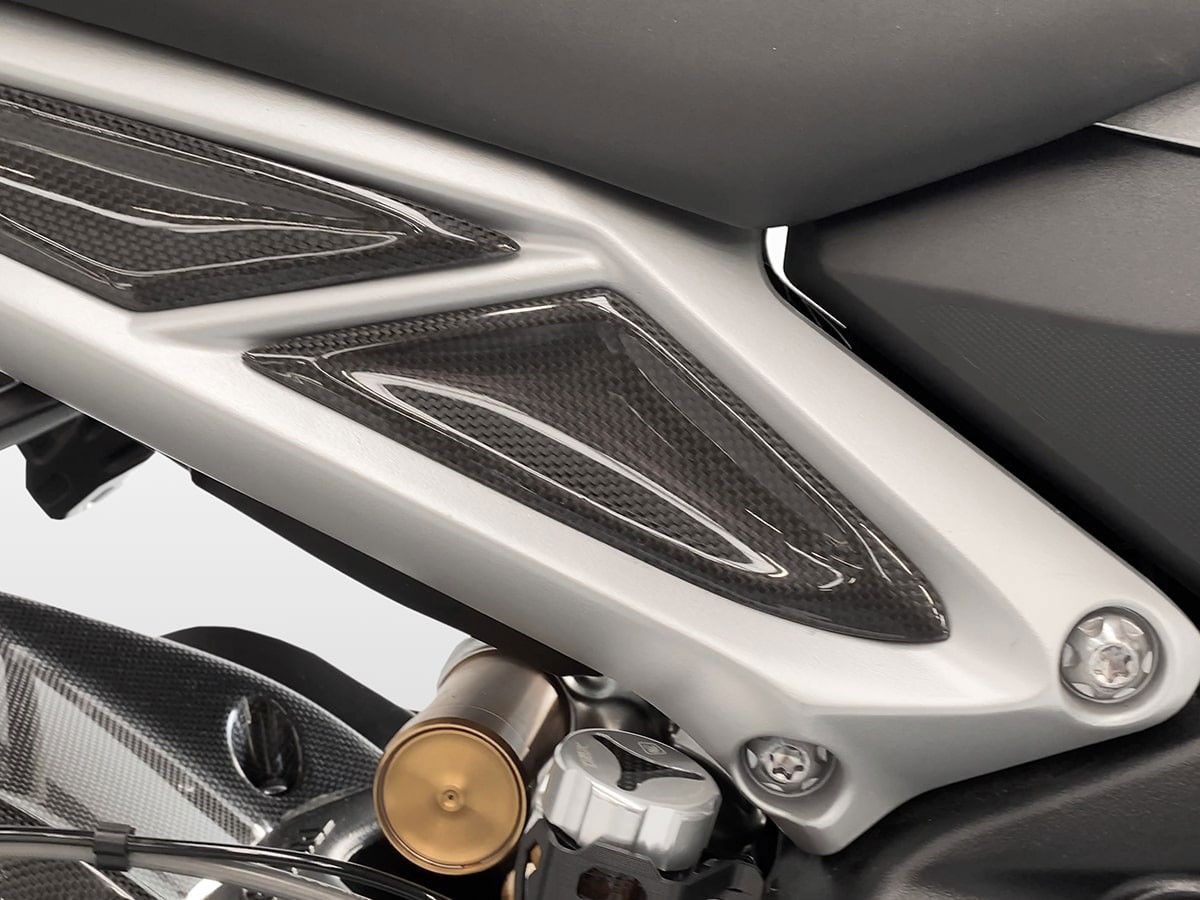 DUCABIKE CRB91L - TAPAS LATERALES DE CARBONO BRILLANTE TRIUMPH STREET TRIPLE