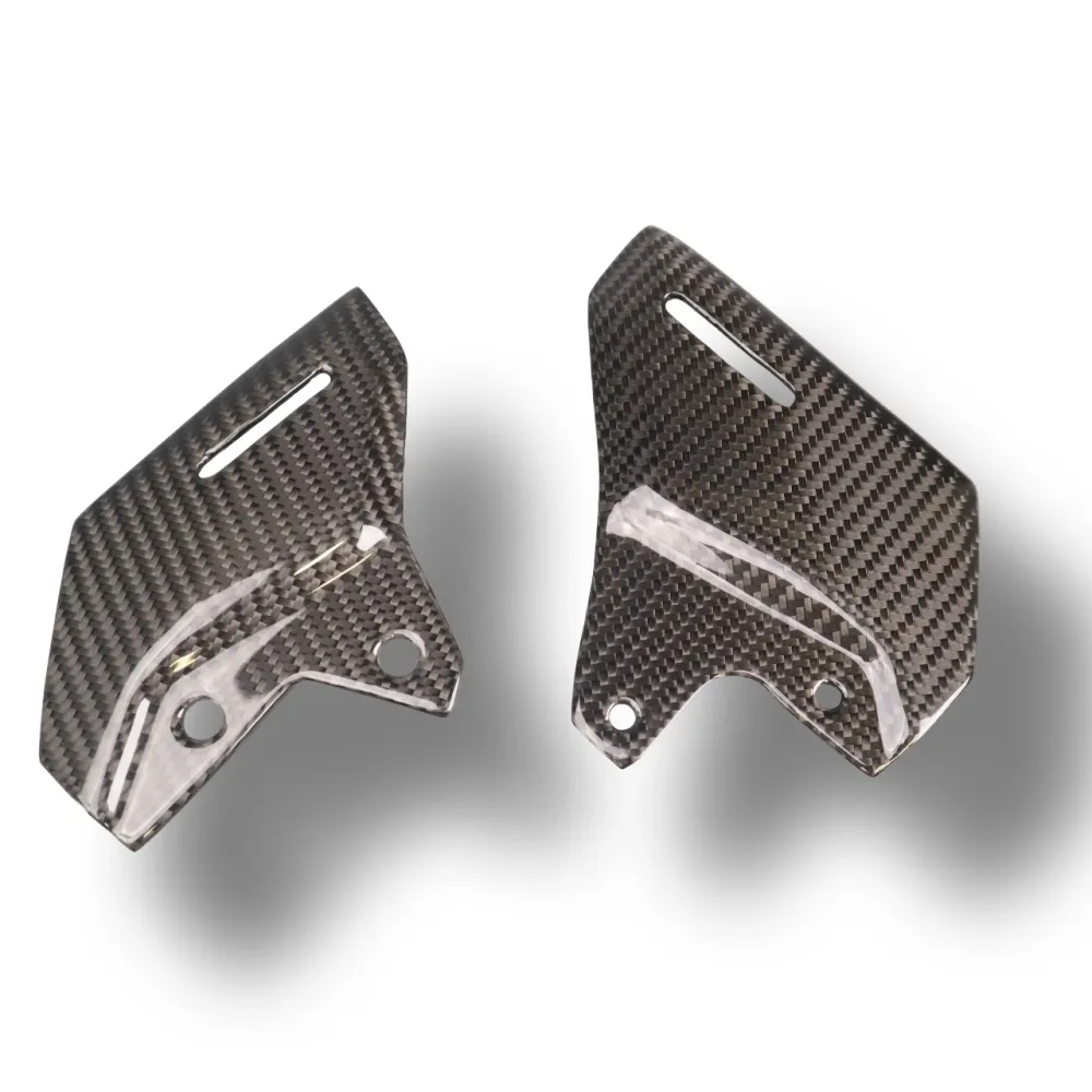 Reposapiés en carbono Kawasaki Z650 RS 2022-