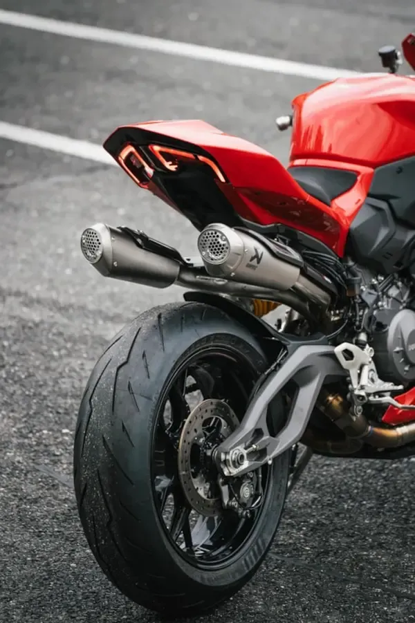 Sistema de escape completo Evolution Line Street AKRAPOVIC EXHAUST EVO PANIGALE/STREETFIGHTER V2 Sistema de escape completo Evolution Line Street AKRAPOVIC EXHAUST EVO PANIGALE/STREETFIGHTER V2