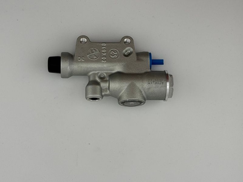 Bomba BREMBO UPGRADE trasera - PS13 Plata - Con depósito integrado