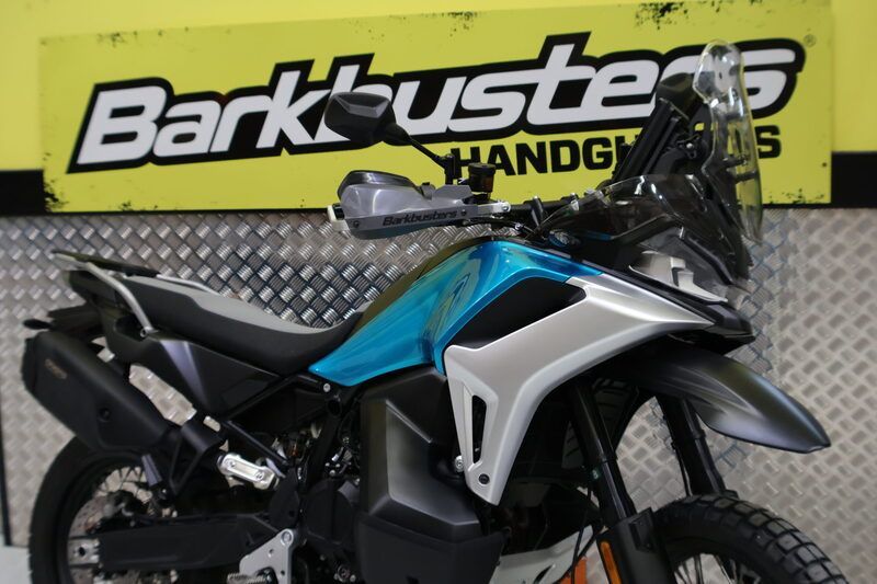 Kit de montaje paramanos BARKBUSTERS montaje de 2 puntos para CF MOTO 1000 MT-X [1000]