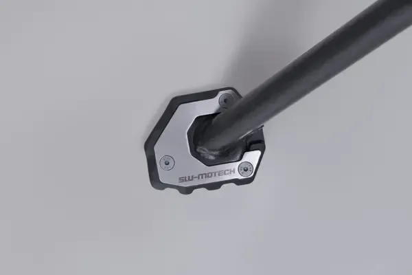 Extensión de Pie de Caballete Lateral SW-MOTECH para Suzuki DR-Z4S / DR-Z4SM (25-).