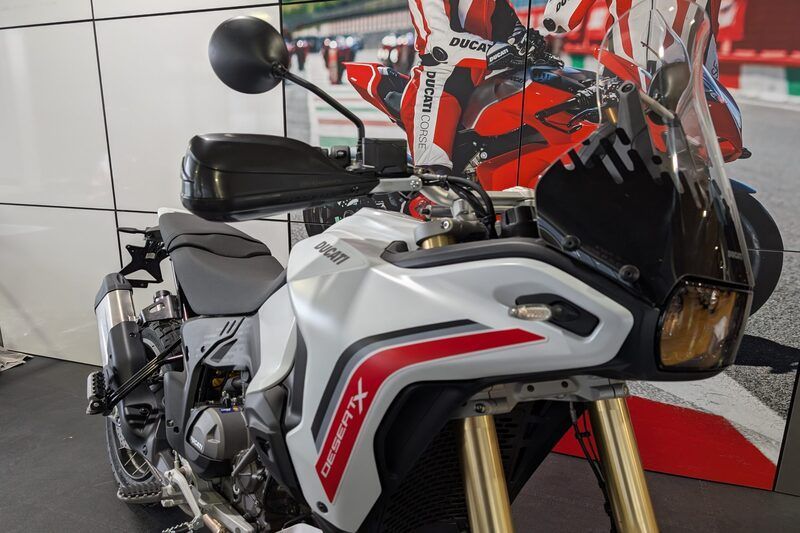 Soportes de aluminio Barkbusters Fijación de doble anclaje para Ducati Desert X 937