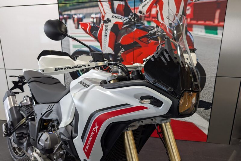 Soportes de aluminio Barkbusters Fijación de doble anclaje para Ducati Desert X 937
