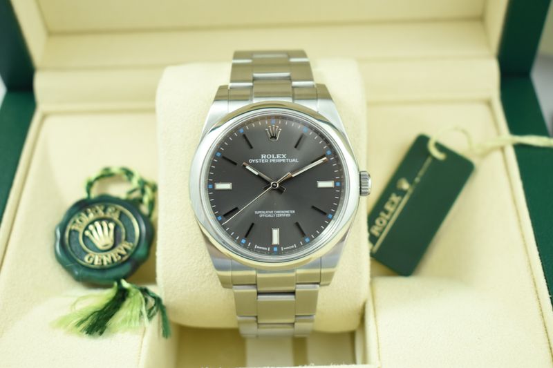 Rolex Oyster Perpetual 39 Ref. 114300 – Full Set 2017 – LC100