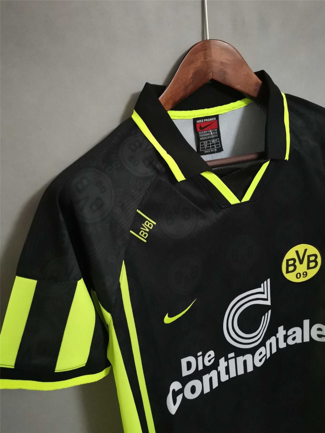 Dortmund Away 95/96 Retro Jersey Dortmund Away 95/96 Retro Jersey