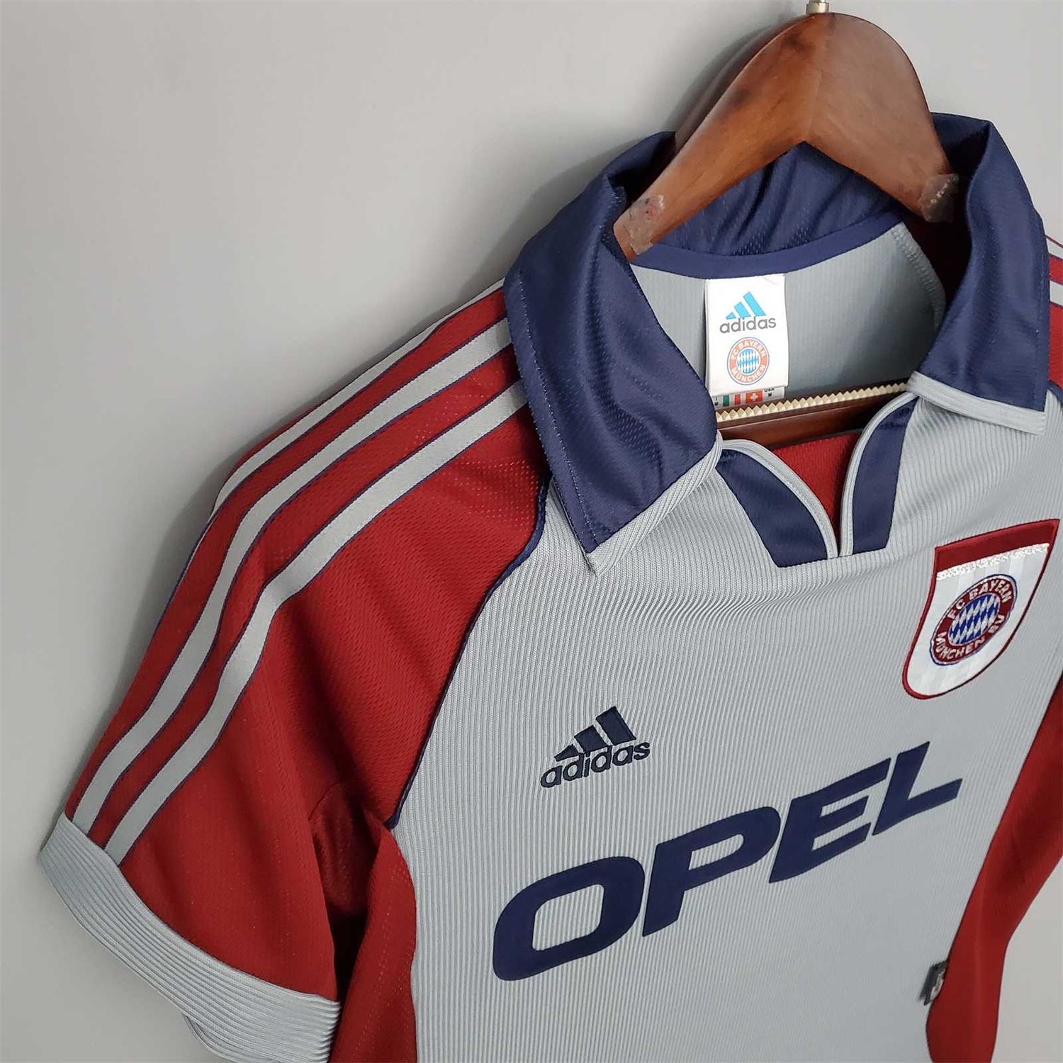 Bayern Munich Away 98/99 Retro Jersey Bayern Munich Away 98/99 Retro Jersey