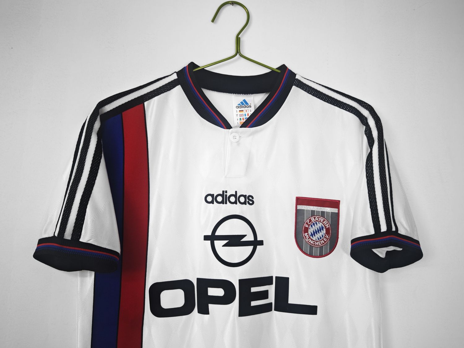 Bayern Munich Away 96/98 Retro Jersey Bayern Munich Away 96/98 Retro Jersey