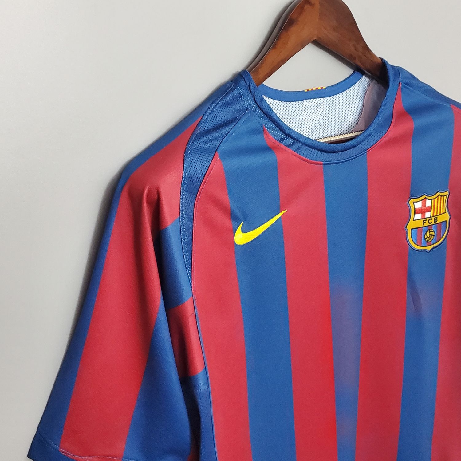 Barcelona Home 05/06 Retro Jersey Barcelona Home 05/06 Retro Jersey