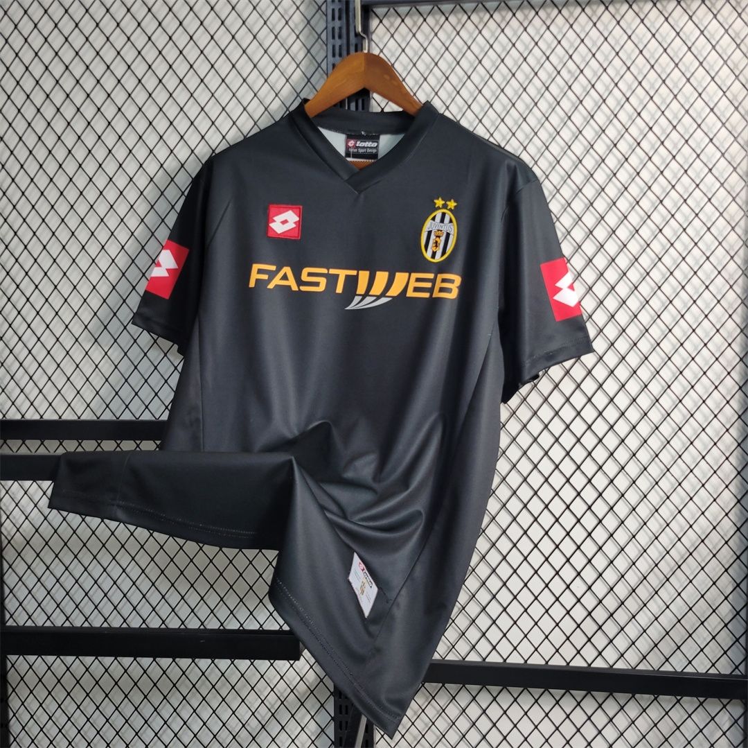 Juventus Away 01/02 Retro Jersey  Juventus Away 01/02 Retro Jersey