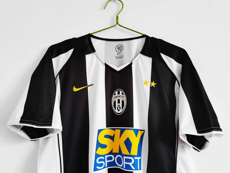 Juventus Home 04/05 Retro Jersey 