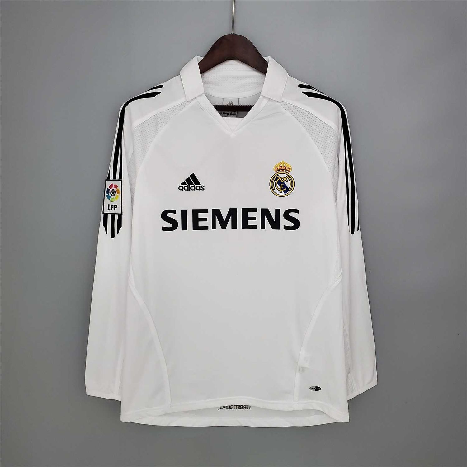 Real Madrid Home 05/06 Long Sleeve Retro Jersey (excl patches) Real Madrid Home 05/06 Long Sleeve Retro Jersey (excl patches)