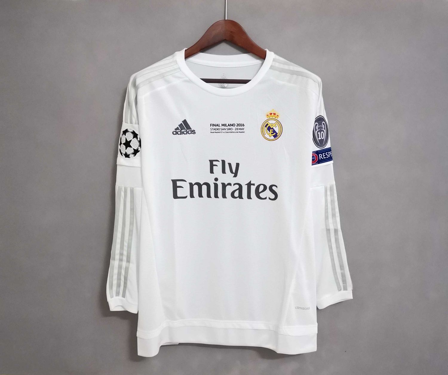 Real Madrid Home 15/16 Long Sleeve Retro Jersey (excl patches) Real Madrid Home 15/16 Long Sleeve Retro Jersey (excl patches)
