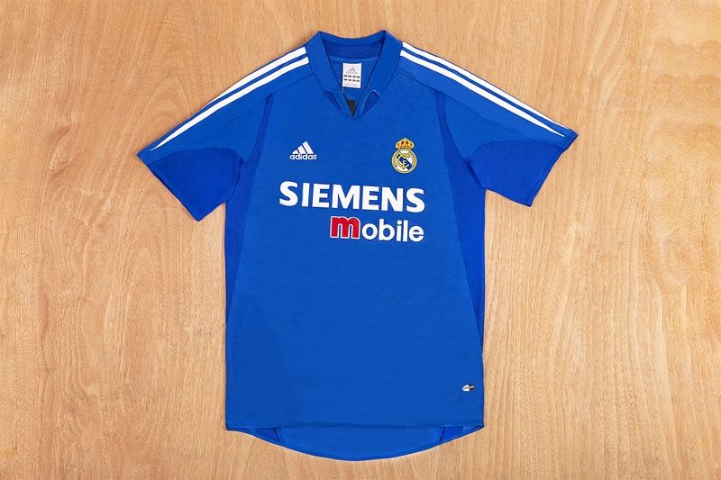 Real Madrid Away 04/05 Retro Jersey  Real Madrid Away 04/05 Retro Jersey