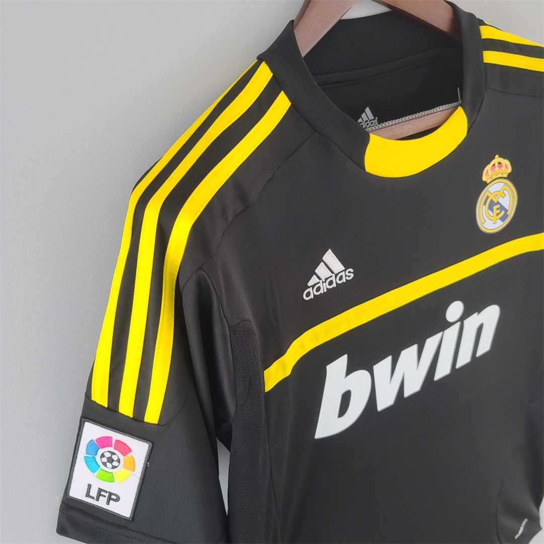 Real Madrid Goalkeeper 11/12 Retro Jersey  Real Madrid Goalkeeper 11/12 Retro Jersey