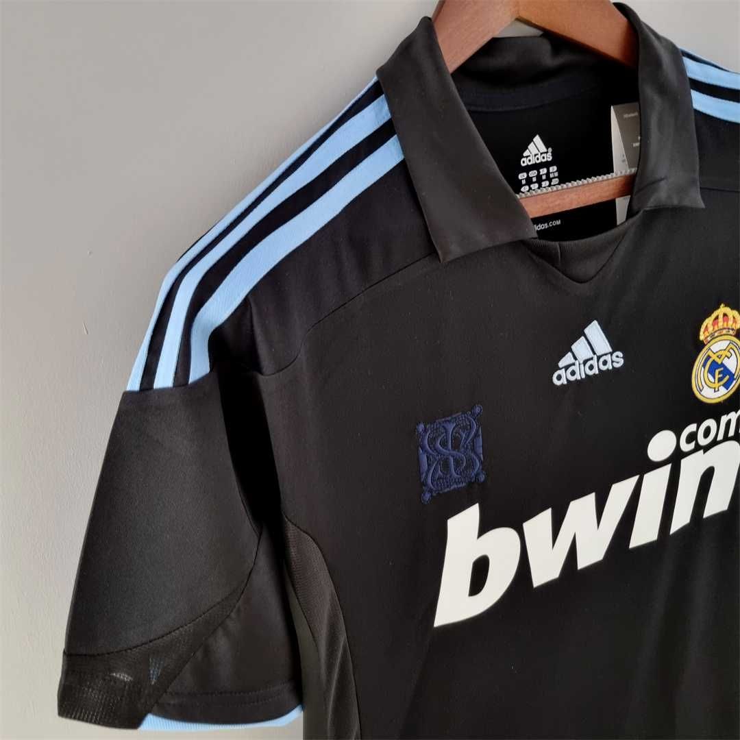Real Madrid Away 09/10 Retro Jersey  Real Madrid Away 09/10 Retro Jersey