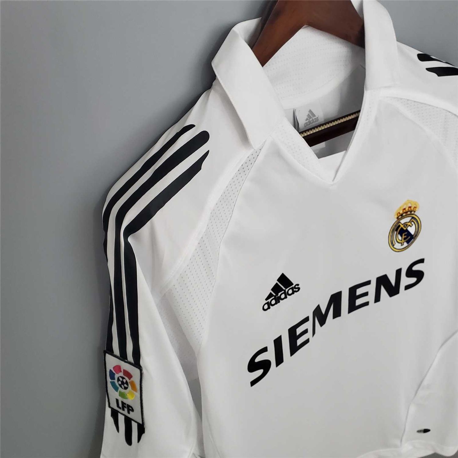 Real Madrid Home 05/06 Retro Jersey  Real Madrid Home 05/06 Retro Jersey