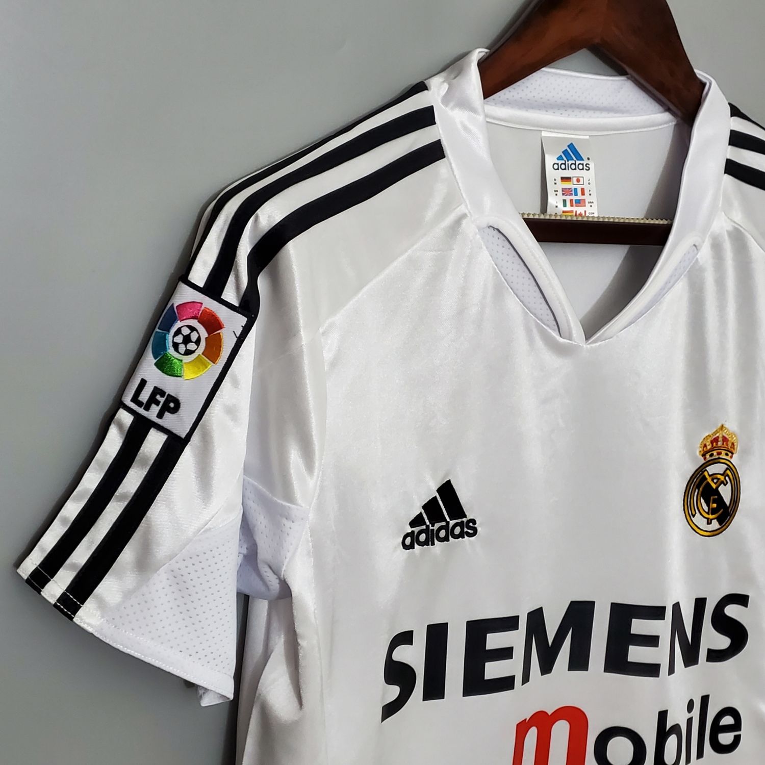 Real Madrid Home 04/05 Retro Jersey  Real Madrid Home 04/05 Retro Jersey