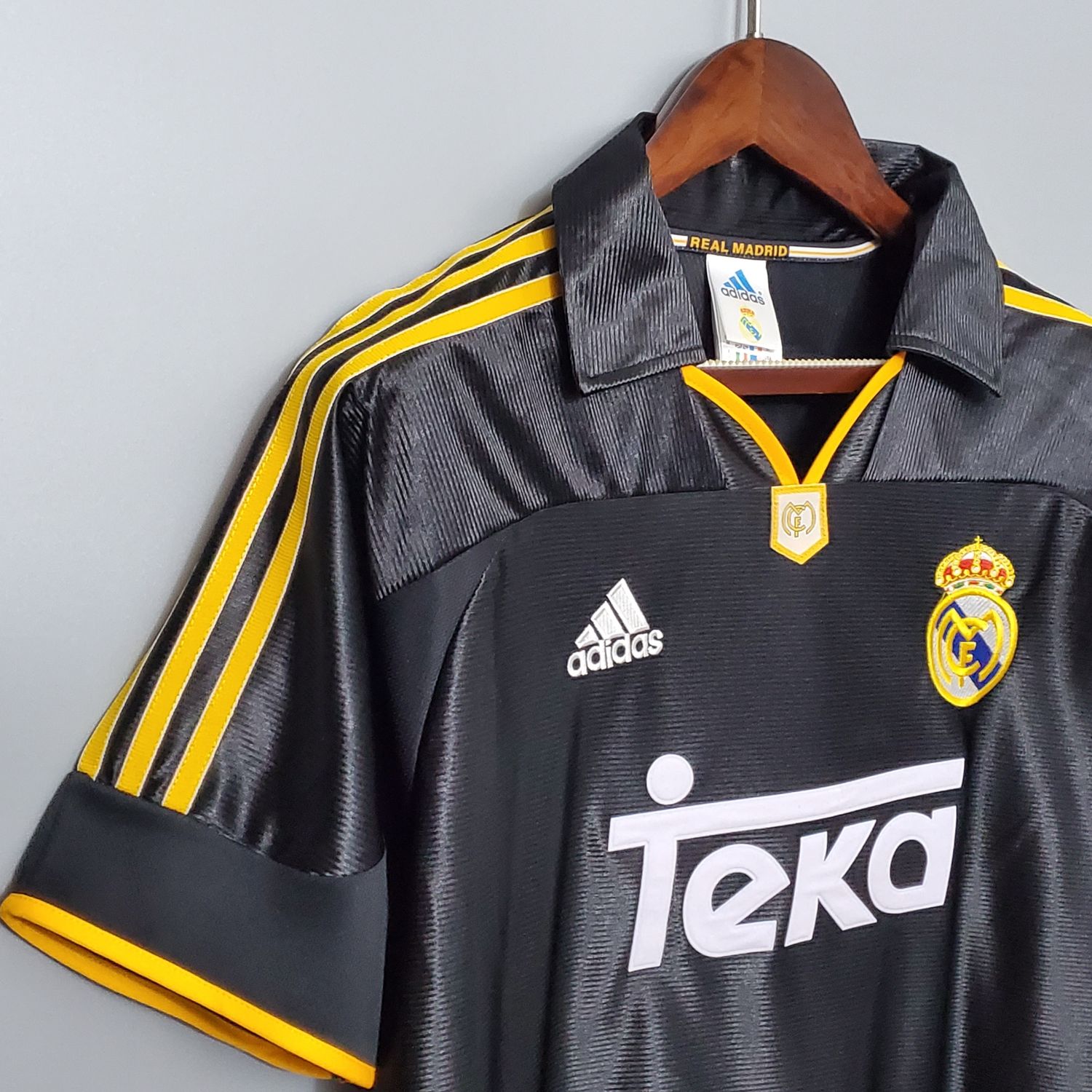 Real Madrid Away 98/99 Retro Jersey  Real Madrid Away 98/99 Retro Jersey