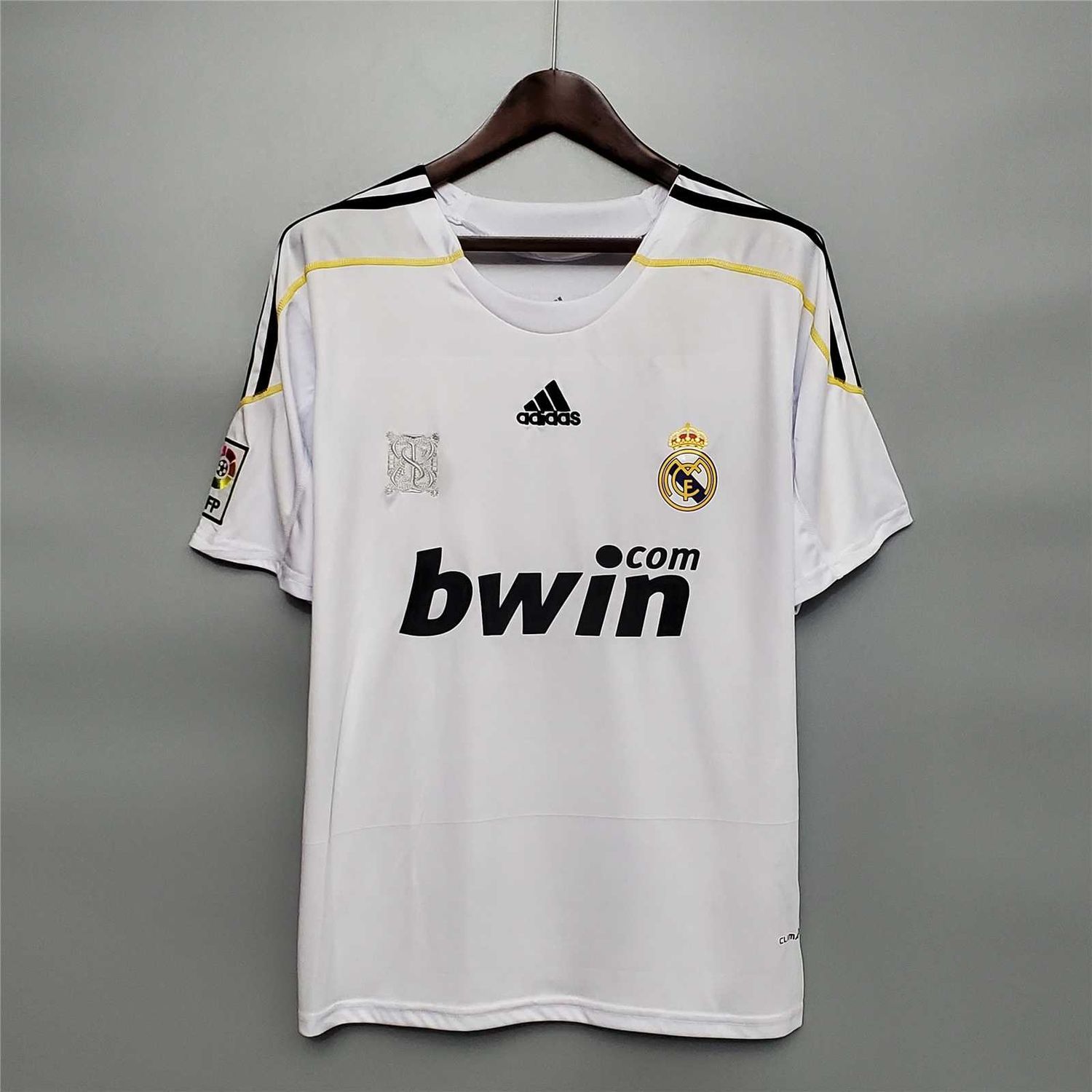 Real Madrid Home 09/10 Retro Jersey  Real Madrid Home 09/10 Retro Jersey