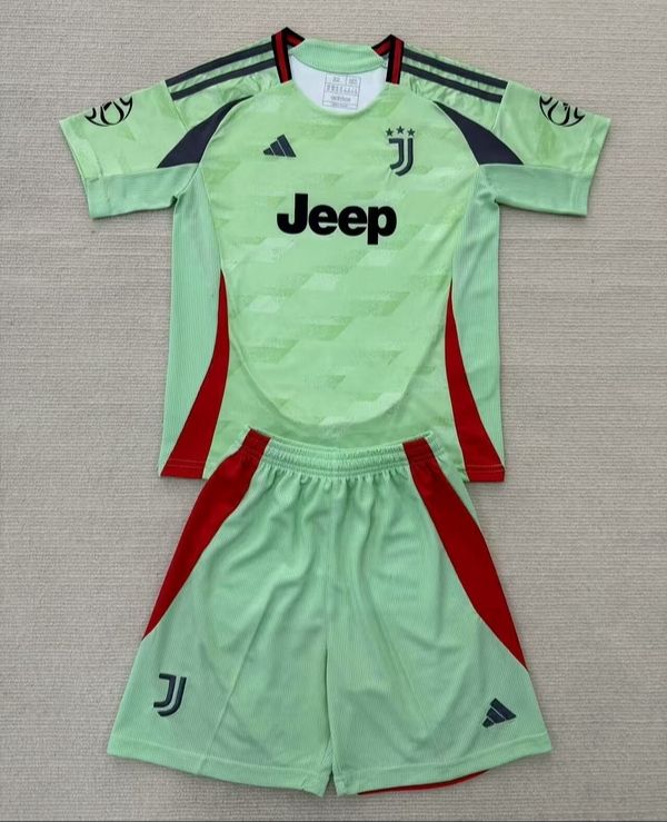 Juventus Kids Green and Red Special Kit Juventus Kids Green and Red Special Kit