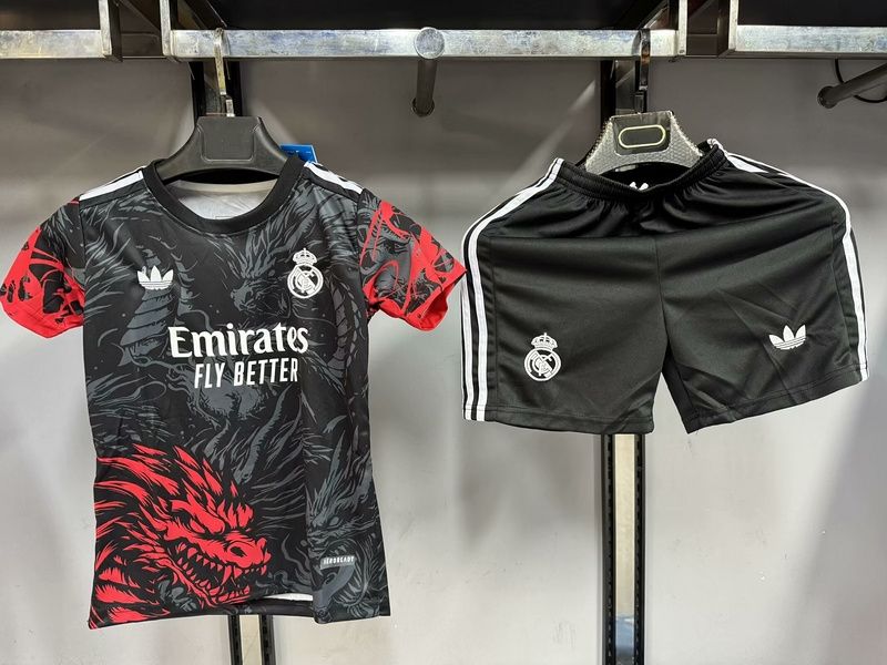 Real Madrid Kids Black and Red Dragon Special Kit Real Madrid Kids Black and Red Dragon Special Kit