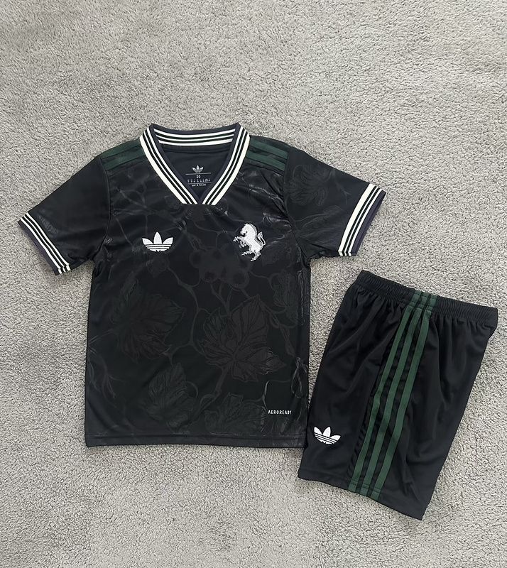 Juventus Kids Black Special Kit Juventus Kids Black Special Kit