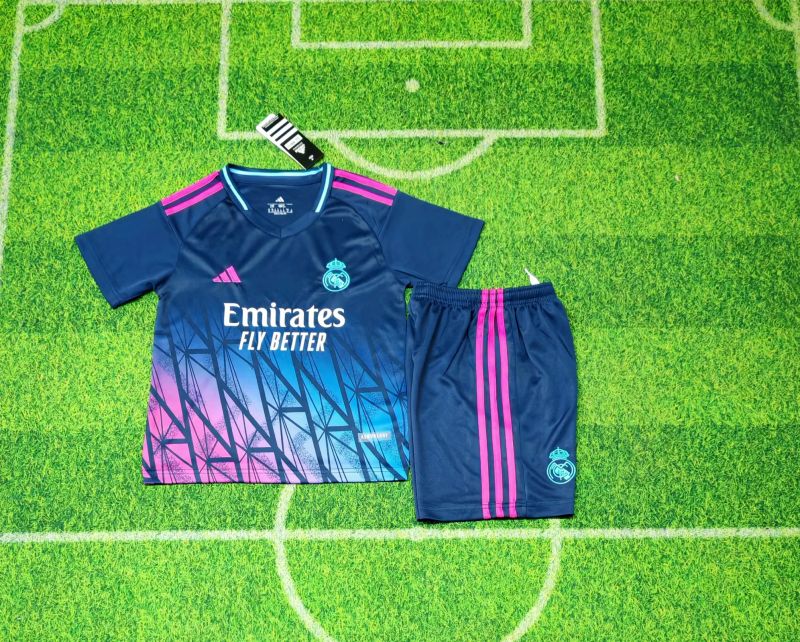 Real Madrid Navy and Pink Kids Special Kit Real Madrid Navy and Pink Kids Special Kit
