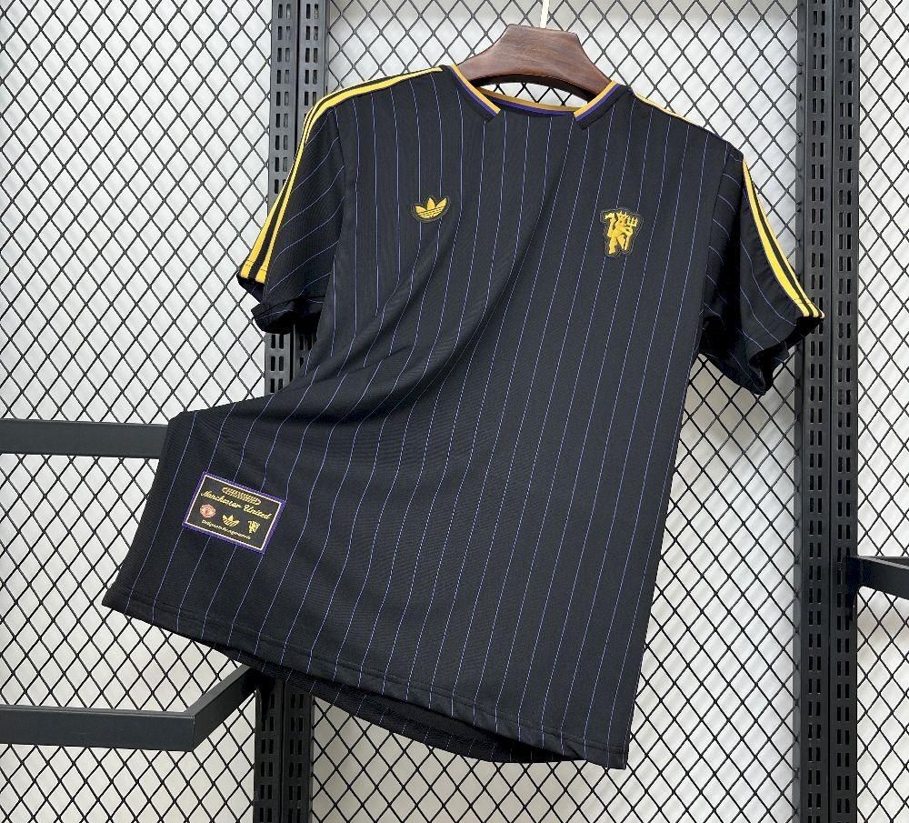 Man United Black Icon Special Fan Jersey