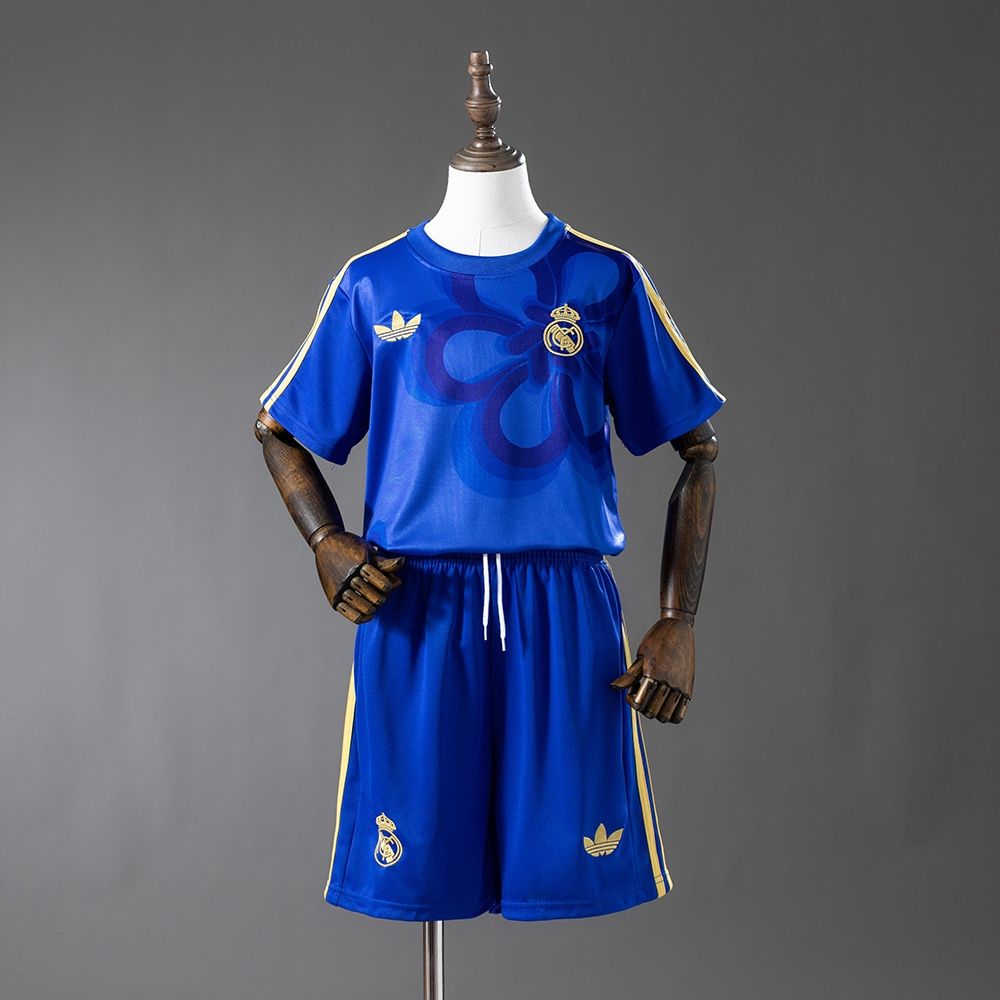 Real Madrid Blue Flower Kids Special Kit Real Madrid Blue Flower Kids Special Kit