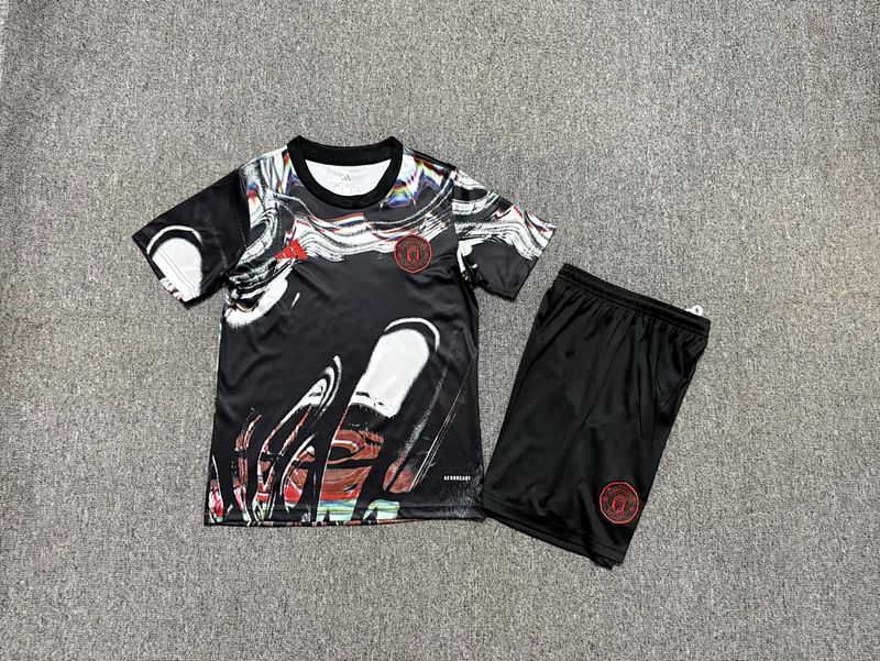 Man United Kids Black, White and Red Sound Wave Special Kit