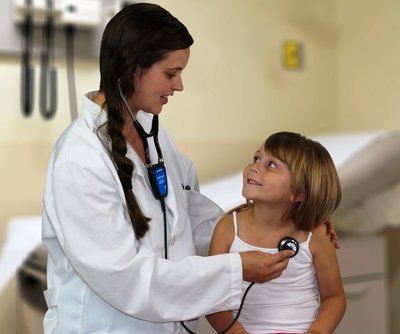 Doctor uses stethoscope to listen to a child&#39;s breathing.