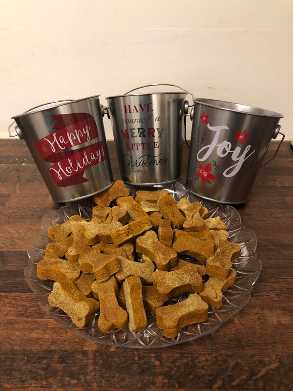 8 oz Treats in Tin Bucket